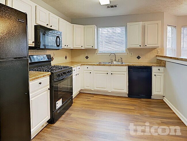 Foto del edificio - 705 Claven Ct