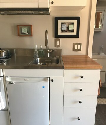 Kitchen - 1915 Apex Ave