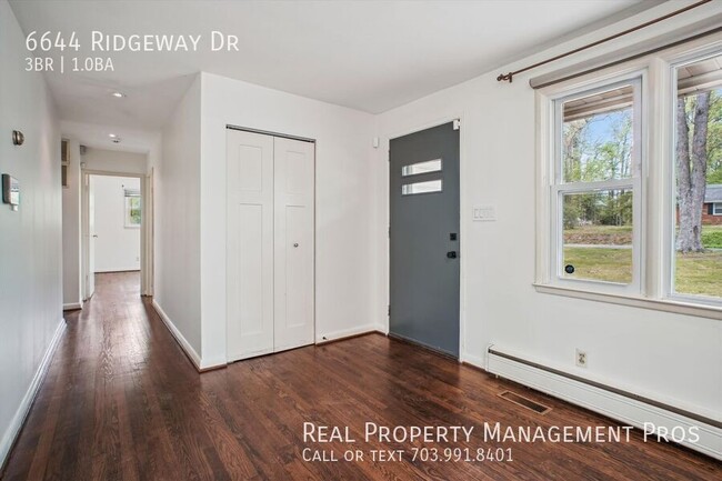 Foto del edificio - 6644 Ridgeway Dr