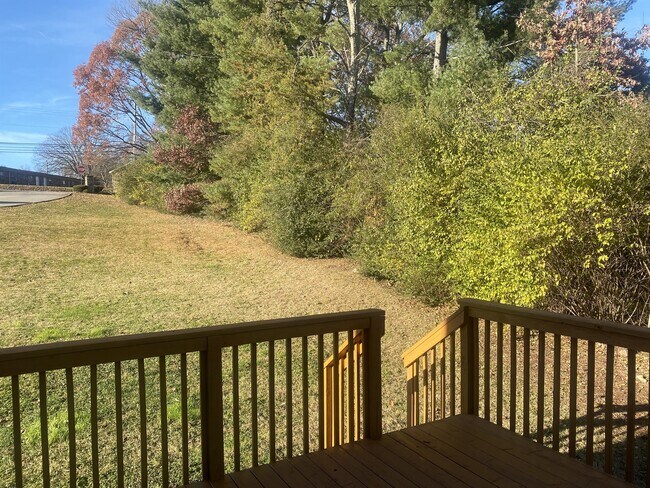 Building Photo - 1120 Maples Glen Ln