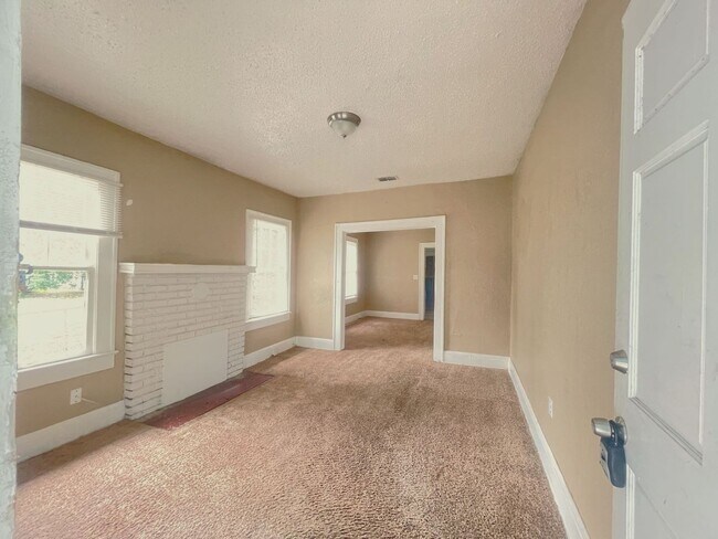 Building Photo - Northshore! Jacksonville 3 bed 1 bath