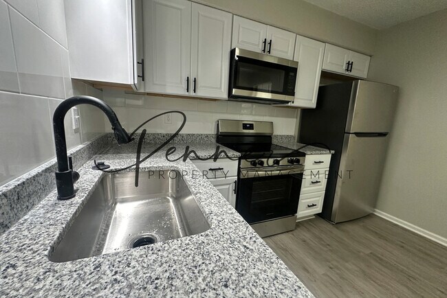 Foto del edificio - 1310 Valley Woods Ct