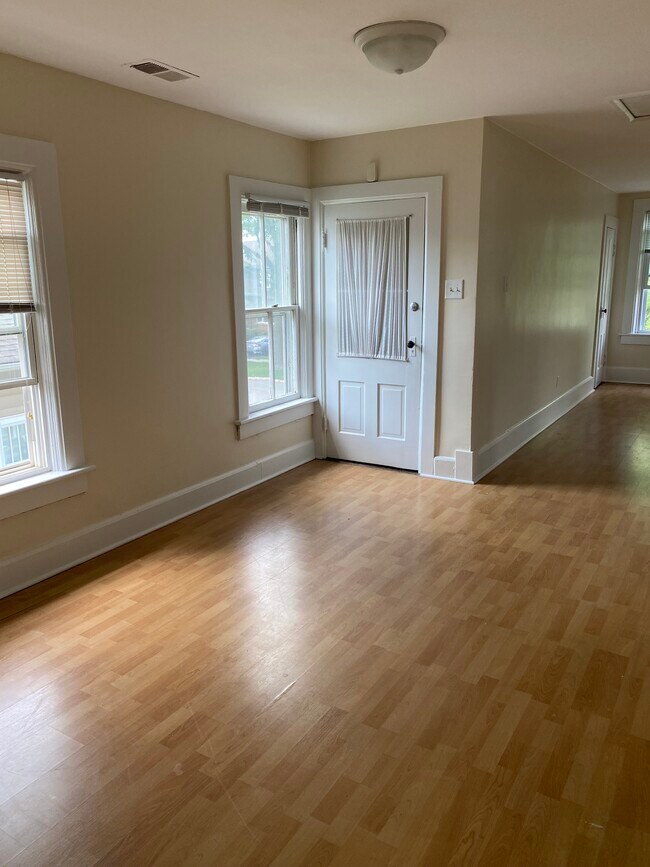 Dining room - 145 N Larch Ave