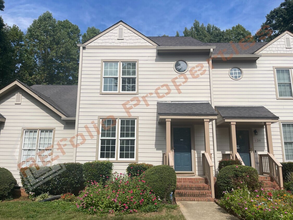 Primary Photo - Fantastic Location! Beautiful 2 Bedroom 2....