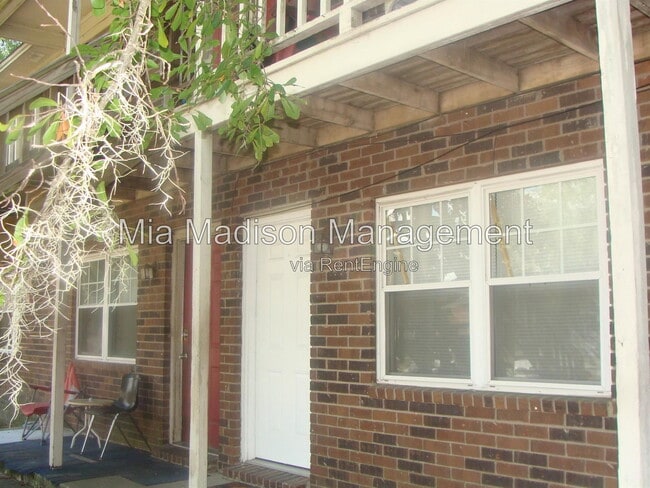 Building Photo - 1 Oak Forest Ln