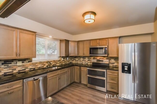 Building Photo - 5509 Escondido Dr