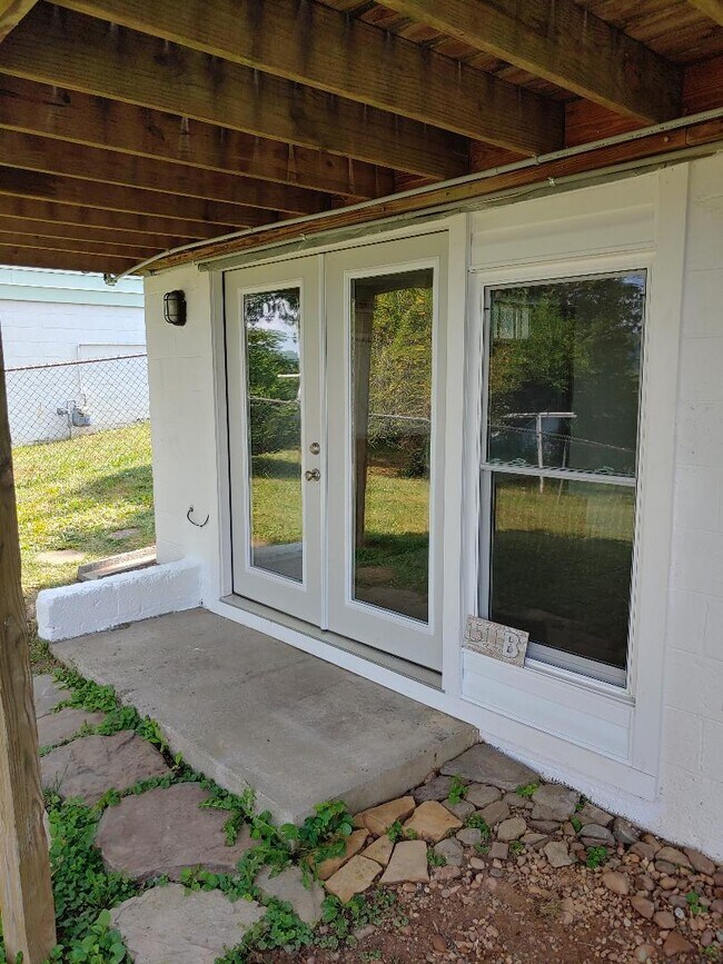 1511 5th St Unit B, Radford, VA 24141 Apartments in Radford, VA