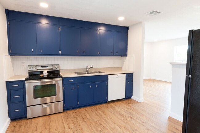 Building Photo - 2854 NE Hickory Ridge Ave