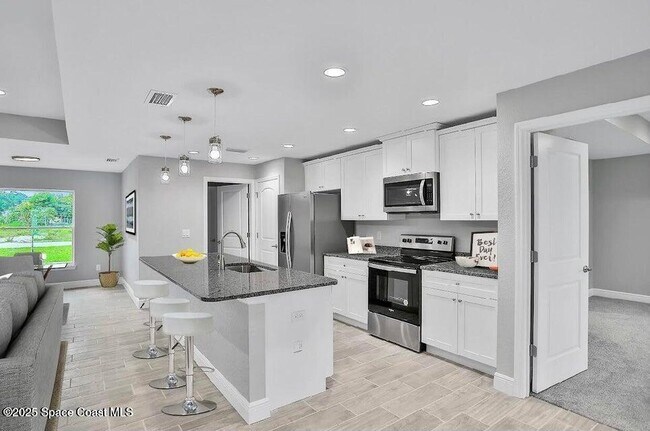 Building Photo - 338 Mott St SW