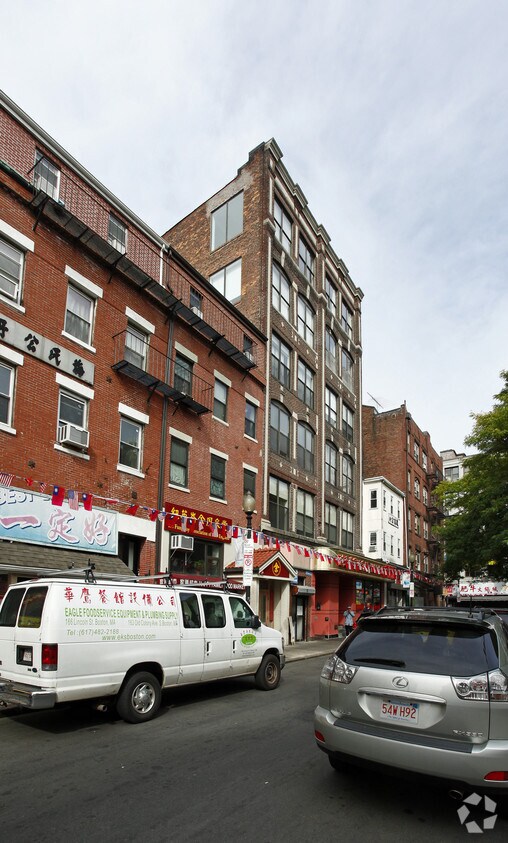Building Photo - 5-7 9 Hudson St