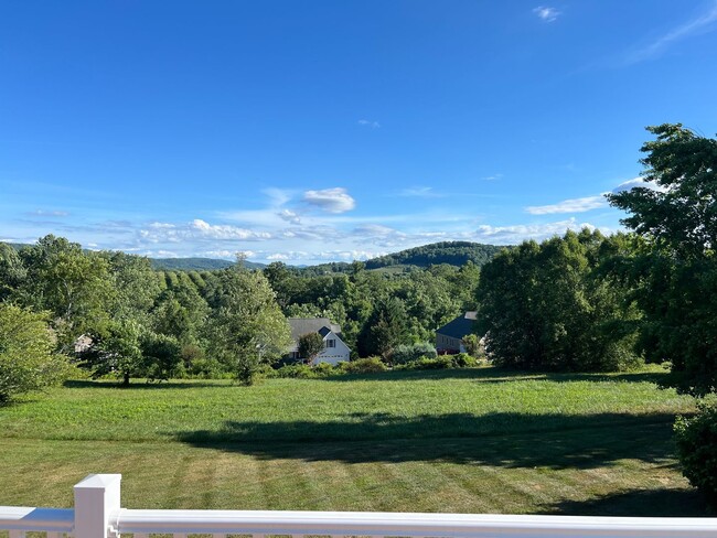 Foto del edificio - Spacious Home in Hendersonville, NC