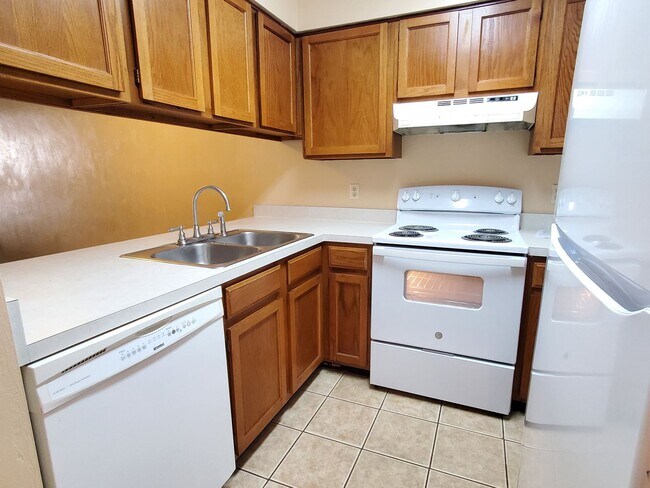 Building Photo - 2 bedroom, 1,5 bathroom townhouse in Mill Run