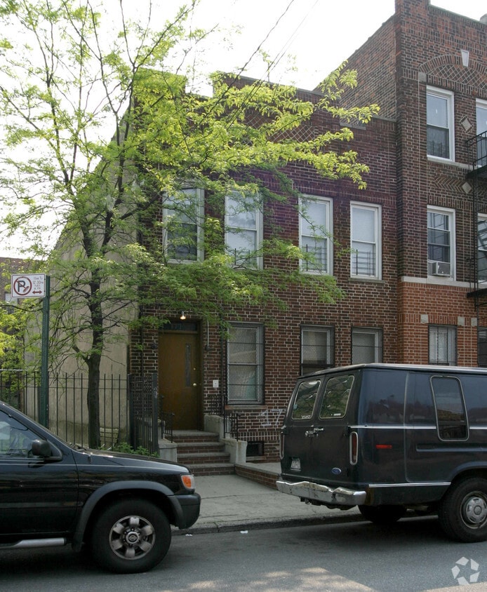 Building Photo - 177 Milford St