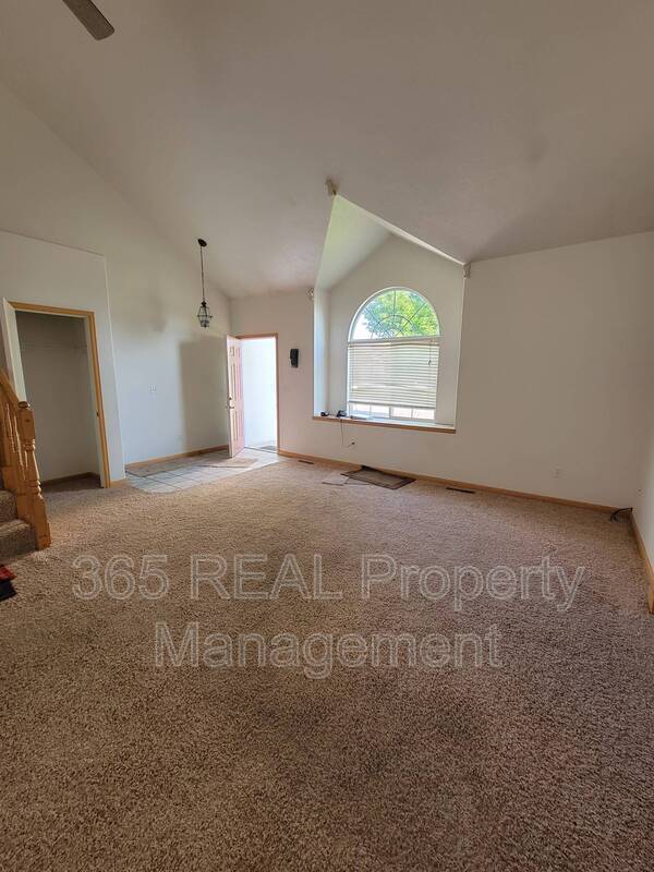Building Photo - 6233 W 3rd Street Rd
