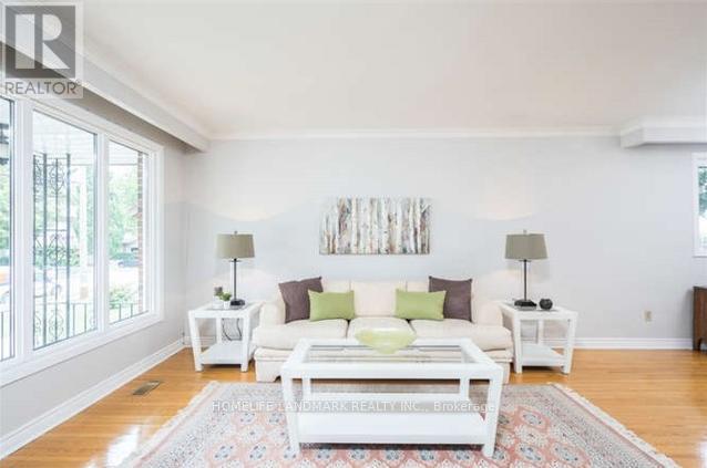 Photo du bâtiment - 275 Hounslow Ave