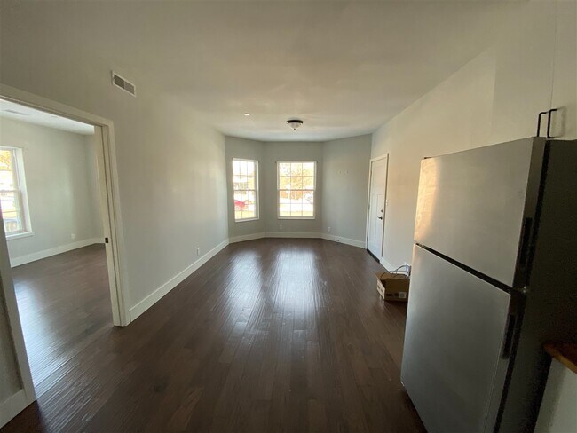 Building Photo - 640 Bluff St