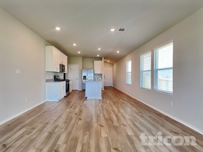 Building Photo - 5208 Saddle Clb Dr