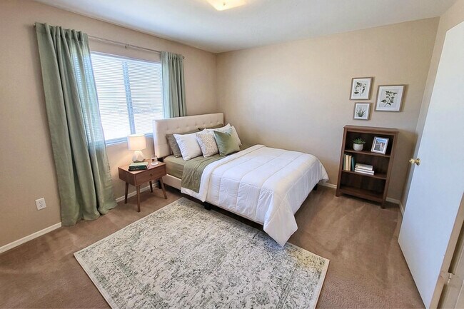 Foto del edificio - 15547 S Moon Valley Rd