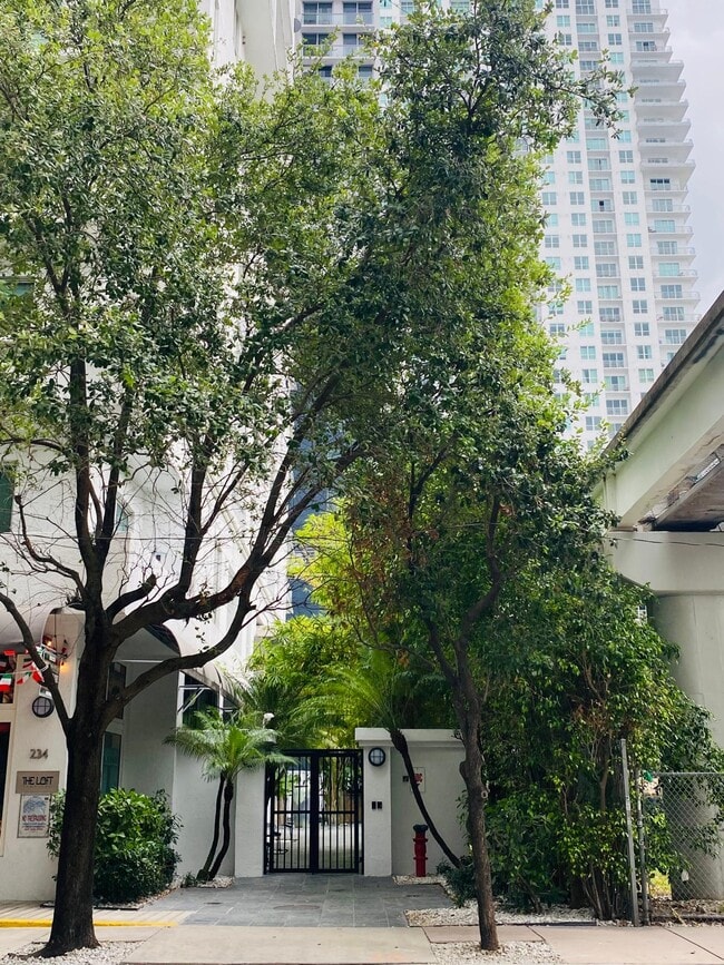 Foto del edificio - 234 NE 3rd St