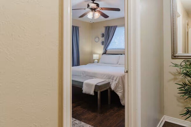 Foto del edificio - 317 Willow Wood Ln