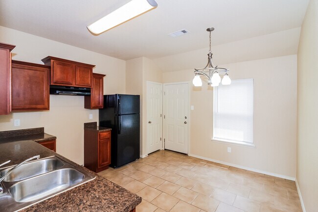 Building Photo - Cozy Home in Alexander