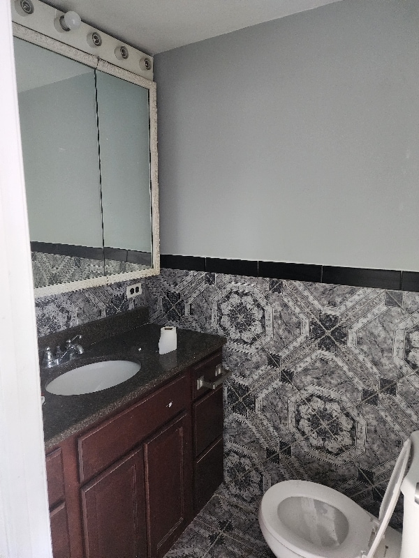 Building Photo - 8929 Robin Dr