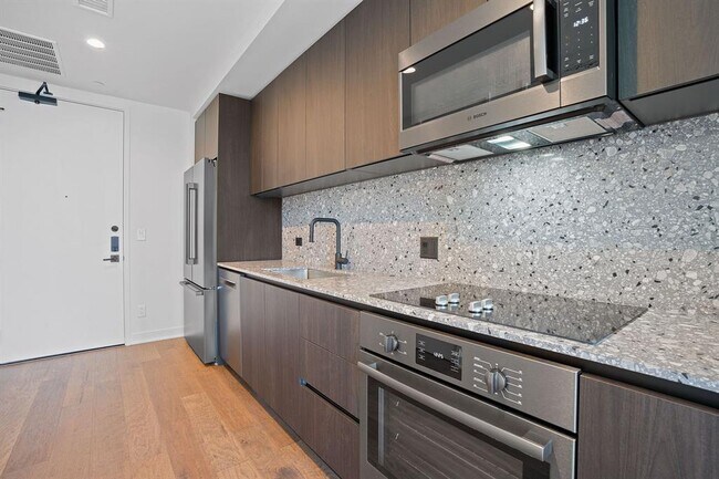 Building Photo - 84 East Ave