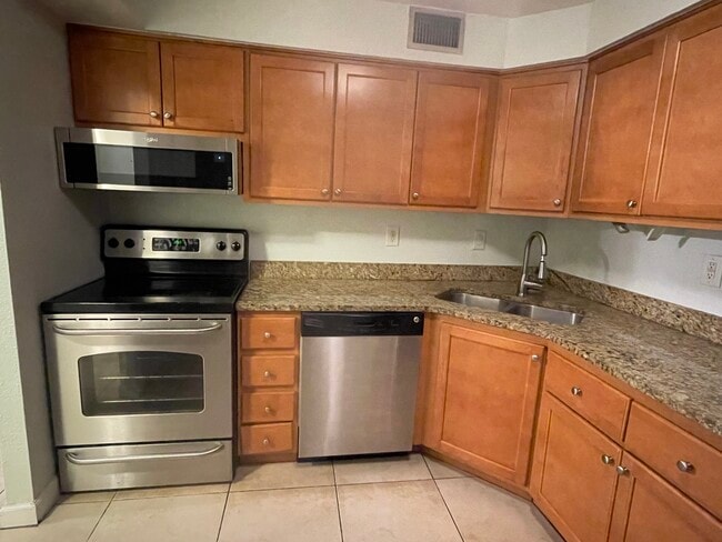 Building Photo - 2630 Coconut Bay Ln