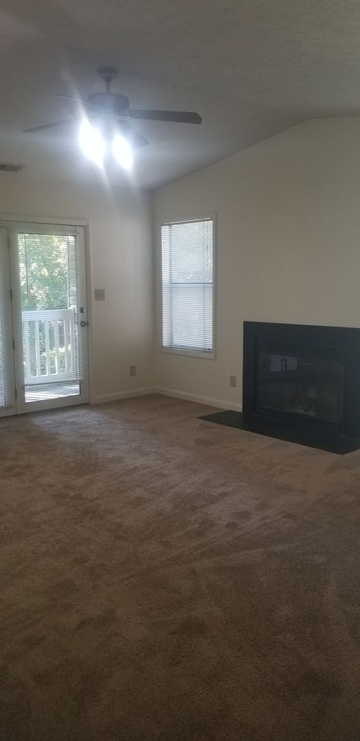 Foto del edificio - TOP FLOOR 2 BED/2BATH CONDO (Shameika)