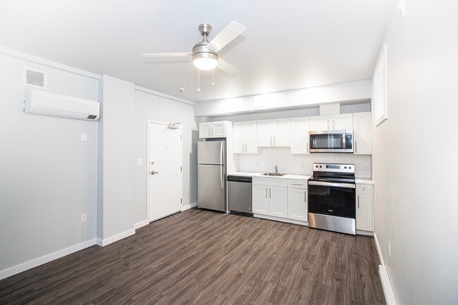 Building Photo - 753 Wolseley Av