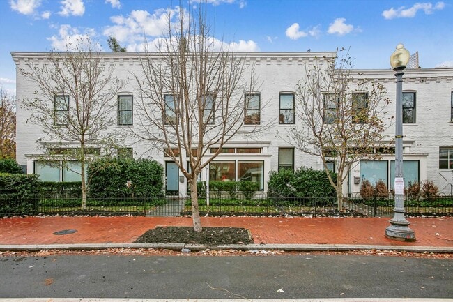 Exceptional 2BR/2BA with private rooftop located in the heart of Washington, DC! - Exceptional 2BR/2BA with private rooftop located in the heart of Washington, DC! House
