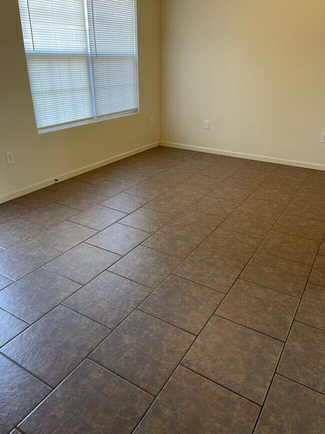 Foto del edificio - 16056 Holy Cross Ln