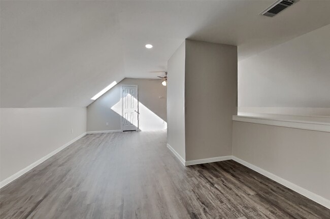 Building Photo - 1315 Forest Hollow Dr