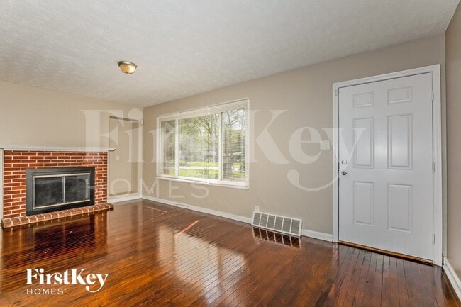 Foto del edificio - 2825 Kessler Blvd Dr