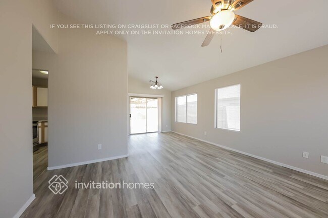 Foto del edificio - 8559 W Carol Ave