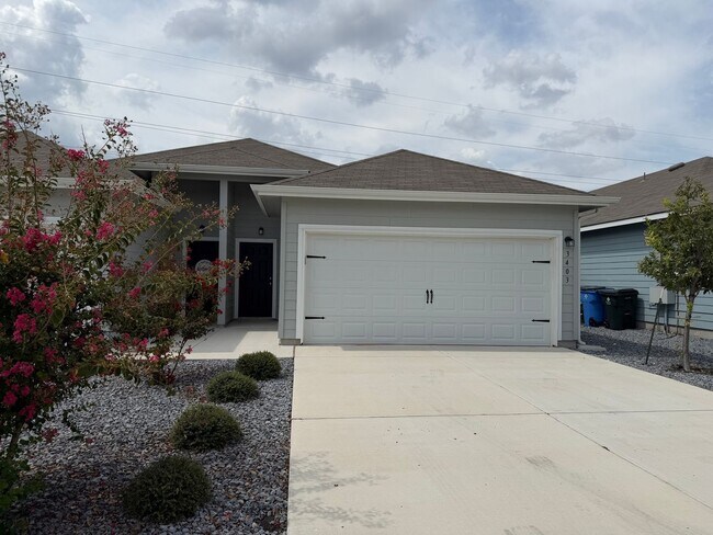 Building Photo - 3403 Lindsay Ln