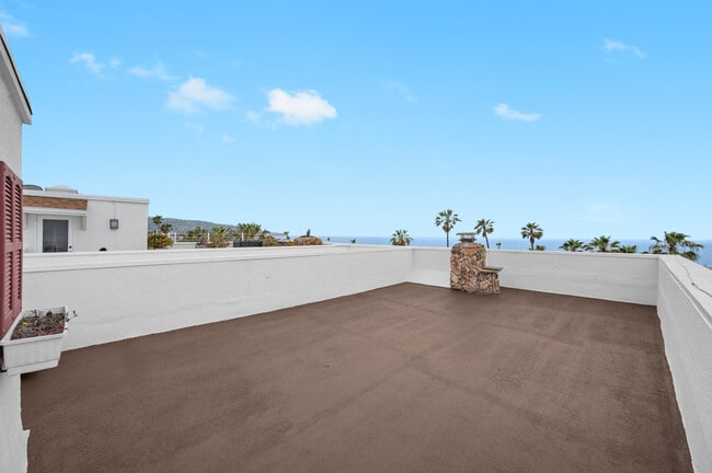 Rooftop, Ocean Views - 200 S Catalina Ave