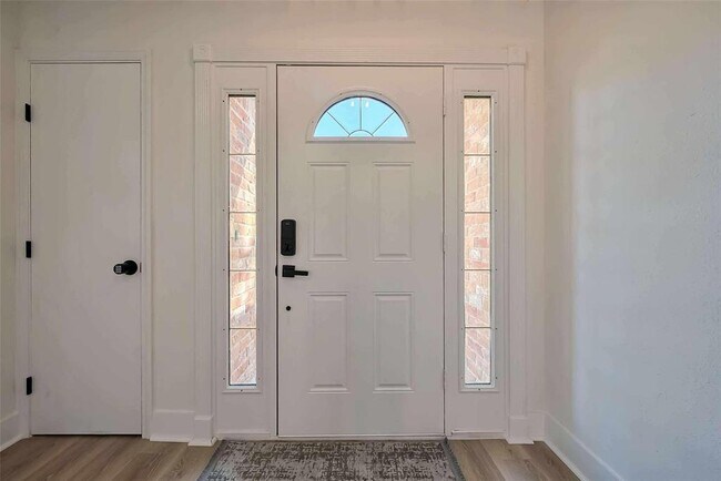 Foto del edificio - 13902 Wickersham Ln