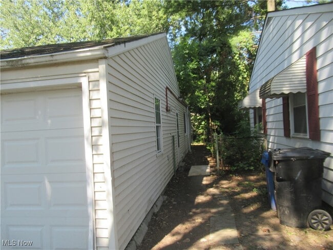 Building Photo - 14314 Viola Ave