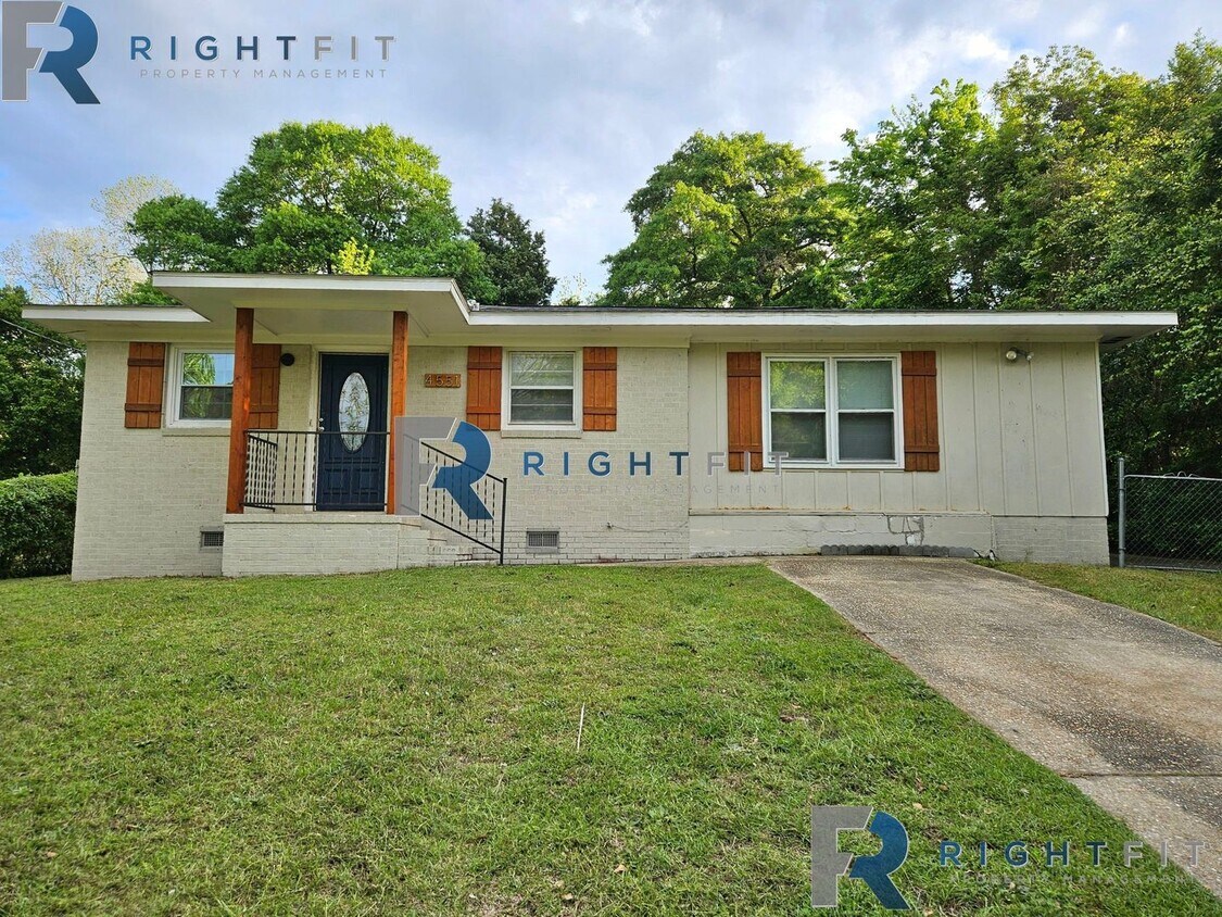 Foto del edificio - 4 Bed 2 Bath Home in Columbus