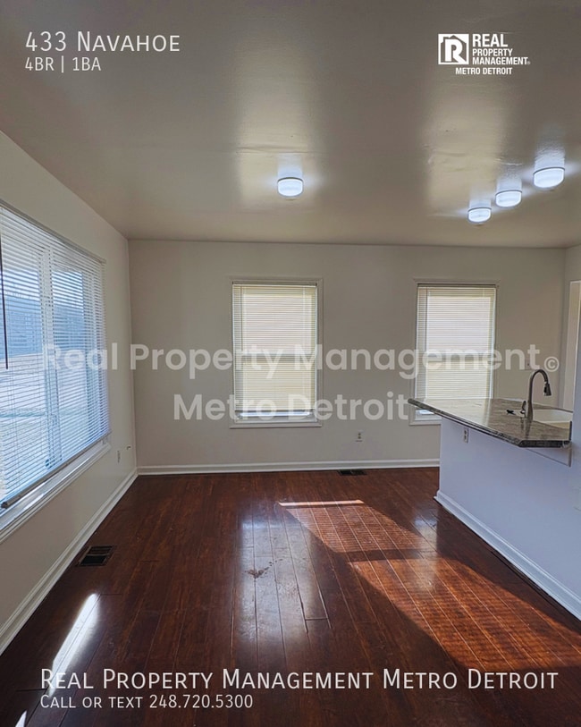 Building Photo - 433 Navahoe-