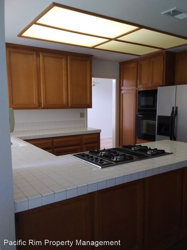 Foto del edificio - 5 br, 4 bath House - 13788 Sparren Ave