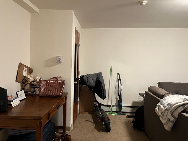 Interior Photo - Edgecliff Apartments