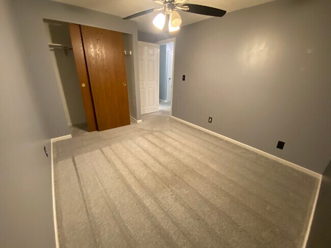 Foto del edificio - 9348 Loch Lea Ln