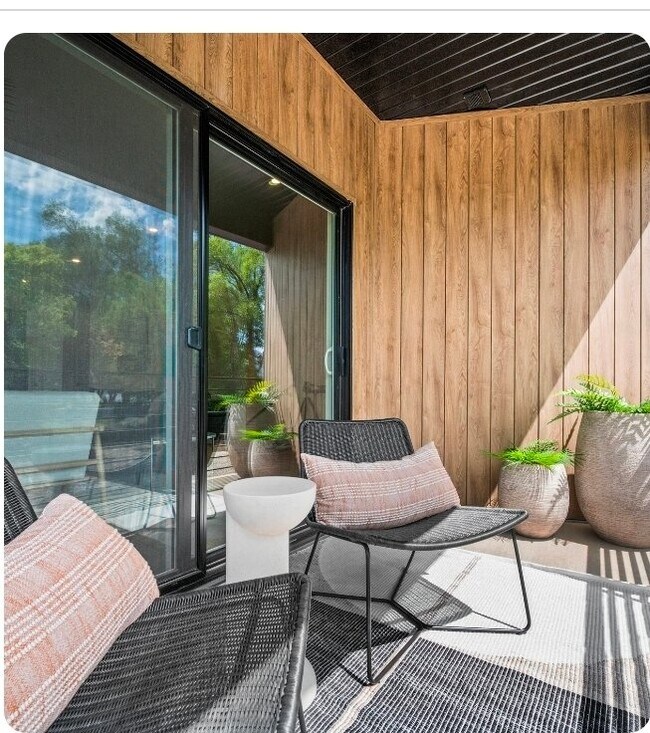 Foto del edificio - 529 Warnock Ave S