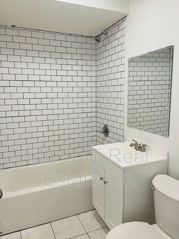 Building Photo - 1692-1694 E Whittier St