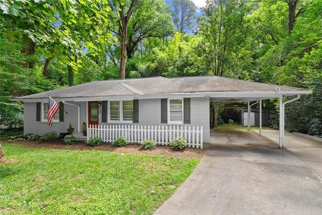 Building Photo - 269 Terrydale Dr SE
