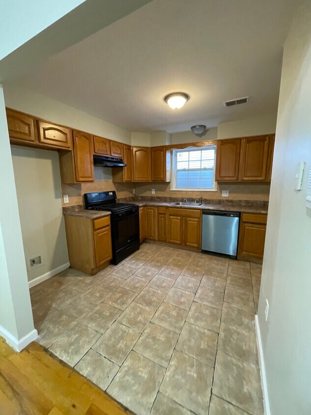 Unit 1 - 868 S 15th St