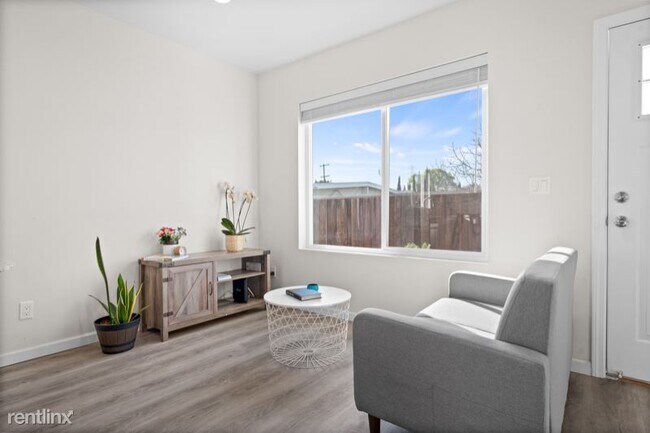 Building Photo - 3 br, 1 bath House - 637 Johanna Ave