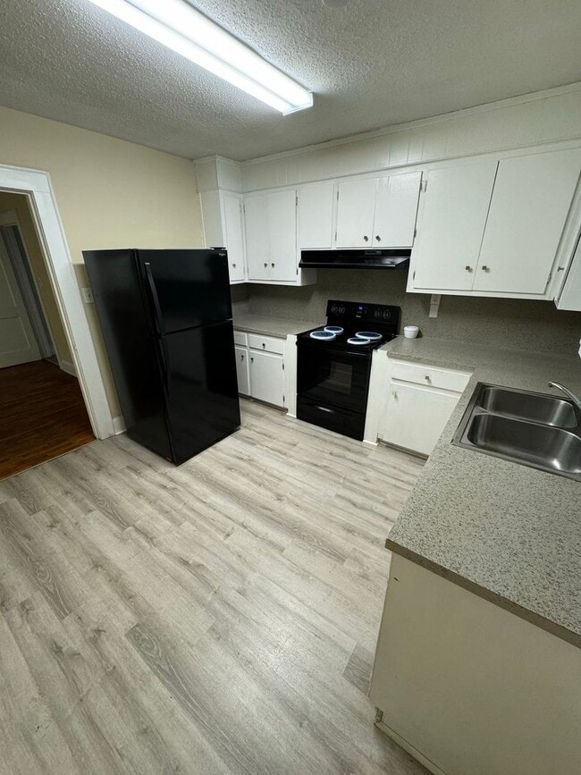 Building Photo - Recently Updated 3 Bedroom Home Close to Downtown Rock Hill